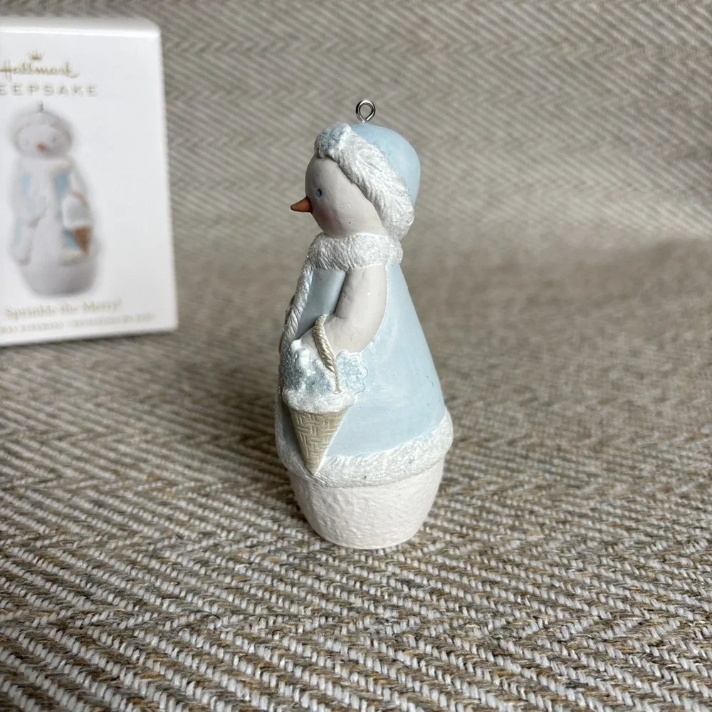 Hallmark keepsake Snowman Ornament: 2010 Sprinkle the Merry!, QXG7326